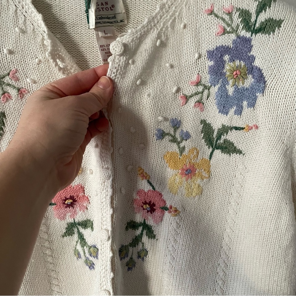 Vintage 90s Grannycore Susan Bristol embroidered floral knit cardigan sweater - Picture 3 of 9